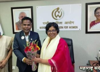 डॉ. मनीष गवई यानी पहिल्या मराठी राष्ट्रीय महिला आयोगाच्या अध्यक्षा झाल्याबद्दल विजया रहाटकर यांचा केला सत्कार.