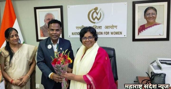 डॉ. मनीष गवई यानी पहिल्या मराठी राष्ट्रीय महिला आयोगाच्या अध्यक्षा झाल्याबद्दल विजया रहाटकर यांचा केला सत्कार.