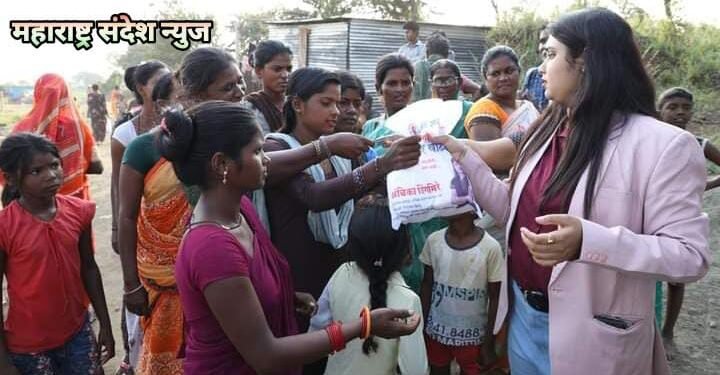 गोरगरीब बांधवांची दिवाळी आनंदात साजरी व्हावी म्हणून अंबिका सोशल फाउंडेशनच्या वतीने रवा साखर वाटप.