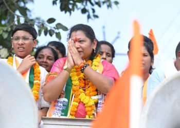 अहेरी विधानसभा क्षेत्रात महाविकास आघाडीच्या उमेदवार भाग्यश्रीताई आत्राम,हलगेकर यांचे नामांकन, रॅलीला अपार जनसमर्थन