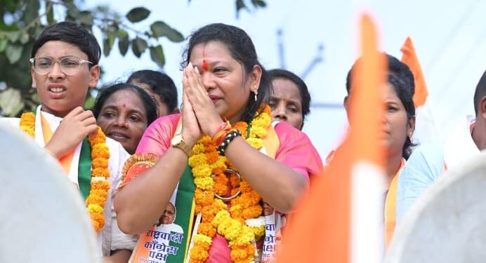 अहेरी विधानसभा क्षेत्रात महाविकास आघाडीच्या उमेदवार भाग्यश्रीताई आत्राम,हलगेकर यांचे नामांकन, रॅलीला अपार जनसमर्थन