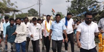 हजारो कार्यकर्त्यांच्या साक्षीने काँग्रेस समर्पित अपक्ष उमेदवार हनमंतू मडावी यांनी केले नामांकन दाखल.