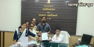 देवेंद्र फडणवीस यांच्या नामांकन रॅलीत डॉ. बाबासाहेब आंबेडकर यांच्या पुतळ्याला अभिवादन करताना लावण्यात आले जय श्रीराम चे नारे.