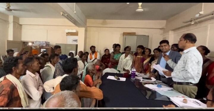 कामगार नेते डॉ. उमेश वावरे यांच्या नेतृत्वात जिल्हाधिकारी वर्धा यांना समुद्रपूरचे तहसीलदार यांच्या मार्फत निवेदन.