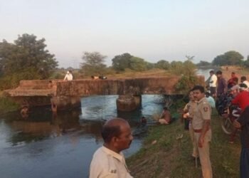 नागपूर जिल्हात पेंच नदीच्या कालव्यावर फिरायला गेलेल्या 8 विद्यार्थ्या पैकी 4 विद्यार्थ्यांचा बुडून मृत्यू.