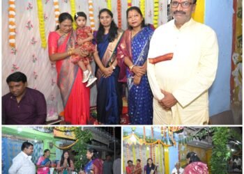 अहेरी येथील प्रतिष्टीत व्यापारी गिरीश किराणा व दोंतुलवार कुटुंब आणि अहेरी शहरातील विविध व्यापाऱ्यांनी आयोजित केलेल्या माता श्री लक्ष्मी कथा व माता सरस्वती पूजेच्या कार्यक्रमाला राष्ट्रवादी काँग्रेस (शाप) गटचे अधिकृत उमेदवार, भावी आमदार भाग्यश्री ताई आत्राम (हलगेकर) यांनी उपस्थित राहून पूजा -अर्चना करून देवीचे आशीर्वाद घेतली* मधुकर गोंगले, गडचिरोली जिल्हा प्रतिनिधी. मो. नं. 9420751809. दिवाळीच्या पर्वावर अहेरी येथील व्यापाऱ्याशी नातं जपत भाग्यश्री ताईंनी साधेपणाने सर्वांच्या भेटी घेतल्या. आणि त्यांच्या लक्ष्मीपुजनातही त्या सहभागी झाल्या. दीपावलीच्या या पर्वाच्या निमित्ताने सर्वांच्या जीवनात सुख, शांती, समृध्दी आणि भरभराट नांदो, अशी प्रार्थना करून त्यांनी व्यापारी आणि त्यांच्या कुटुंबीयांना शुभेच्छा दिल्या. यावेळी अहेरी येथील व्यापारी वर्ग मोठया संख्येने उपस्थित होते.