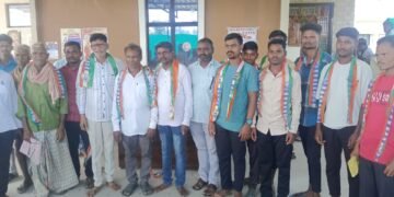 अहेरी विधानसभेचे माविआ गटाचे अधिकृत उमेदवार भाग्यश्रीताई आत्राम, हलगेकर यांच्यावर विश्वास ठेऊन वट्रा खुर्द गावातील नागरिकांनी केले पक्ष प्रवेश