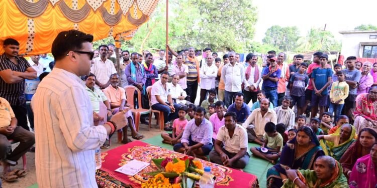 नागविदर्भ आंदोलन समितीचे अधिकृत उमेदवार मा.राजे अम्ब्रिशराव आत्राम यांनी घेतले अनेक गावात कॉर्नर बैठक.