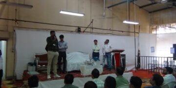 निवडणूक निरीक्षक राजेंद्र कटारा यांच्याकडून ईव्हीएम मशीन तयारीच्या प्रक्रियेची पाहणी