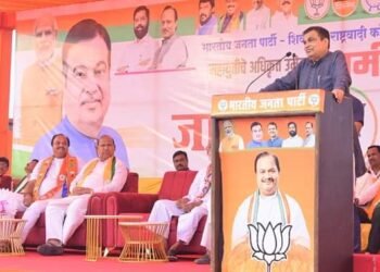 हिंगणघाट मतदार संघात भाजप उमेदवार कुणावार यांच्या प्रचारार्थ नितीन गडकरी यांची जाहीर सभा संपन्न.