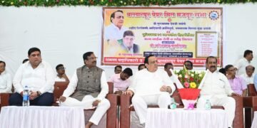 पेपर मिल कामगारांच्या पाठिशी पूर्ण शक्तीने उभा राहणार* *ना. श्री. सुधीर मुनगंटीवार यांनी दिला शब्द