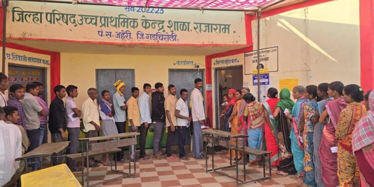 अहेरी विधानसभेतील राजाराम, खांदला पोलीस स्टेशन हद्दीत मतदान केंद्रावर   पोलिसांचा चोक बंदोबस्तात शांततेत पार*