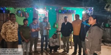 वाराबुकी पक्षांची  शिकारकरुन विकणाऱ्या शिकराऱ्याला बल्लारशाह वनपरिक्षेत्राचे अधिकारी व कर्मचारी नी सापडा रचून अटक केले