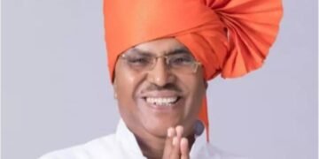 बीड मतदार संघात माजी मंत्री जयदत्त क्षीरसागर यांनी घेतला उमेदवार अर्ज मागे घेतल्याने समीकरणे बदलली.