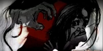 नग्न फोटो व्हायरल करण्याची धमकी देत युवतीवर बळजबरीने बलात्कार, पोलिसात गुन्हा दाखल.