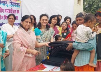 कुडकुडत्या थंडीत गरजूंना दिला ब्लॅंकेटचा आधार, नारायण सेवा मित्र परिवार व मारवाडी युवा मंचचा संयुक्त उपक्रम.