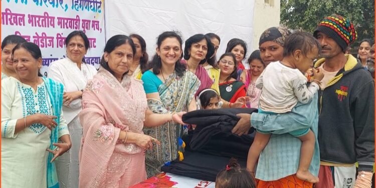 कुडकुडत्या थंडीत गरजूंना दिला ब्लॅंकेटचा आधार, नारायण सेवा मित्र परिवार व मारवाडी युवा मंचचा संयुक्त उपक्रम.