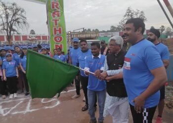 एटापल्ली तालुक्यातील हेडरी येथे लॉयड्स मेटल्स् अँड एनर्जीच्या वतीने मिनी मॅरेथॉन स्पर्धा मोठ्या उत्साहात साजरी