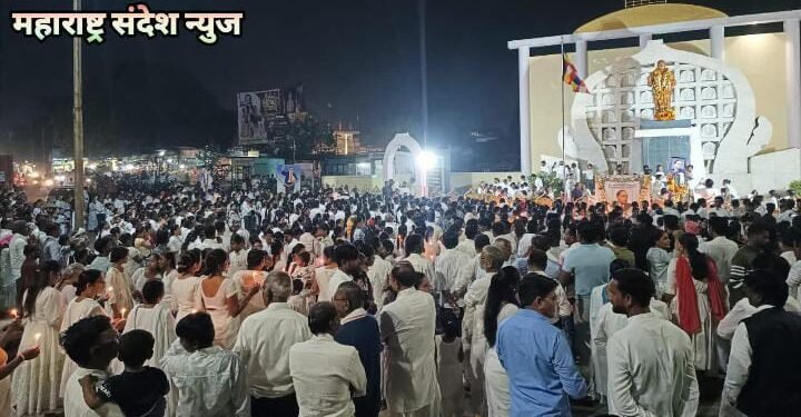 हिंगणघाट: महापरिनिर्वाण दिनी हजारो अनुयायांनी केले डॉ. बाबासाहेब आंबेडकर यांना अभिवादन, शहरातून काढण्यात आला कॅण्डल मार्च.