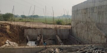 बल्लारपूर तालुक्यातील हड्डस्ती गावामध्ये अंदाजे 12 करोड रुपयाचे रोड, पुलियाचे काम गेल्या अनेक दिवसापासून सुरु असून संपूर्ण काम हे निकृष्ट दर्जाचे.