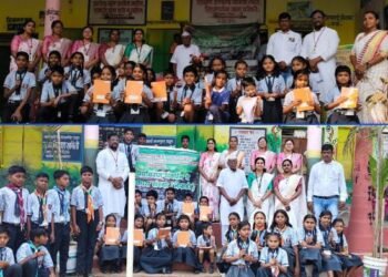 राजुरा येथील आदर्श शाळेत डॉ. बाबासाहेब आंबेडकर यांच्या महापरिनिर्वाण दिनानिमित्त कार्यक्रम संपन्न.