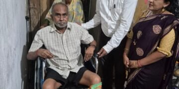 जननायक,विकासपुरूष मा.श्री.सुधीरभाऊ मुनगंटीवार ने की गरजू नागरिक को व्हील चेयर की मदत.