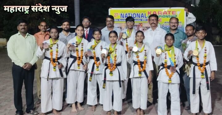 २७ व्या नेशनल कराटे स्पर्धेतील यशस्वी विद्यार्थ्यांचा माजी नगराध्यक्ष अरुण धोटे यांच्या हस्ते सत्कार.