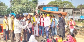 ऑल इंडिया किसान सभेचे शेतकऱ्यांच्या आंदोलनाला यश : मागण्या मान्य करण्याचे प्रशासनाचे आश्वासन.