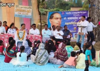 जारावंडी येथे डॉ. बाबासाहेब आंबेडकर यांचा महापरीनिर्वाण दिनानिमित्त केलं अभिवादन.