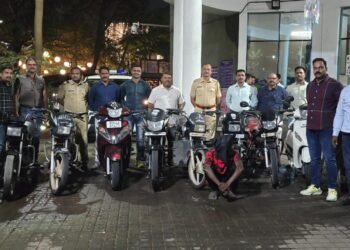 मोटार सायकल चोर पकडुन त्याचेकडुन चोरीचे १० वाहने जप्त करुन ८ गुन्हे उघडकीस, हिंजवडी तपास पथकाची उल्लेखनीय कामगीरी.