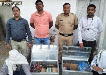 हिंगणघाट पोलिसांनची धडक कारवाई, 45,250 रूपये किमतीचा अवैध दारू साठा जप्त.