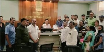 परभणी येथील दोषी अधिकारी व पोलिस कर्मचाऱ्यांवर कठोर कारवाईच्या मागणीसाठी देवळी तहसीलदारांना निवेदन.