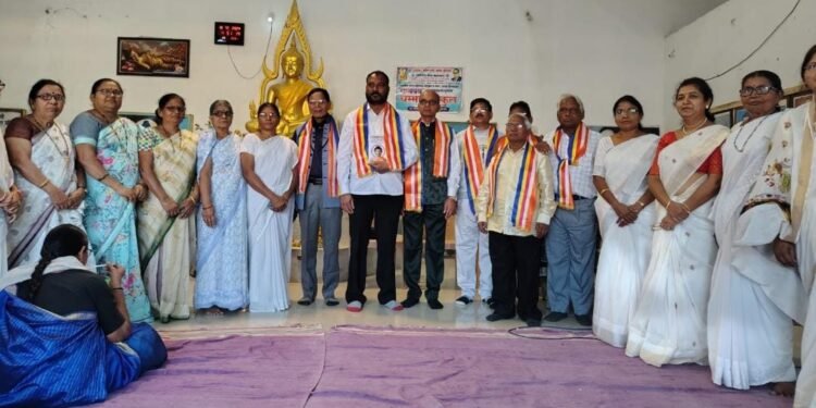 हिंगणघाट येथील सम्यक बुद्ध विहारात धम्मपद ग्रंथ वितरण सोहळा संपन्न.