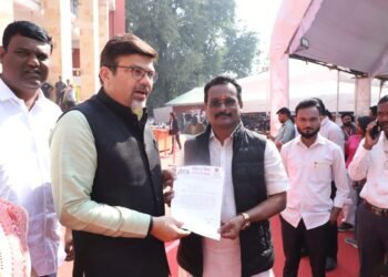 सावनेर शहरात स्विमिंगपूल, उद्यान व स्टेडियम बनवावे शिवसेना (उबाठा) तर्फे आमदार डॉ.आशिष देशमुख यांना निवेदन.