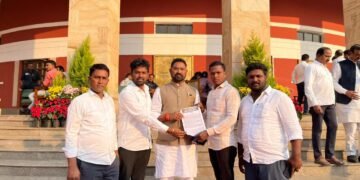 यवतमाळ येथील आदिवासी वस्तीगृहातील विद्यार्थ्यांच्या समस्या घेऊन गौरव पंधरे यांचे विधिमंडळात आमदार संजय देरकर यांना दिले निवेदन.