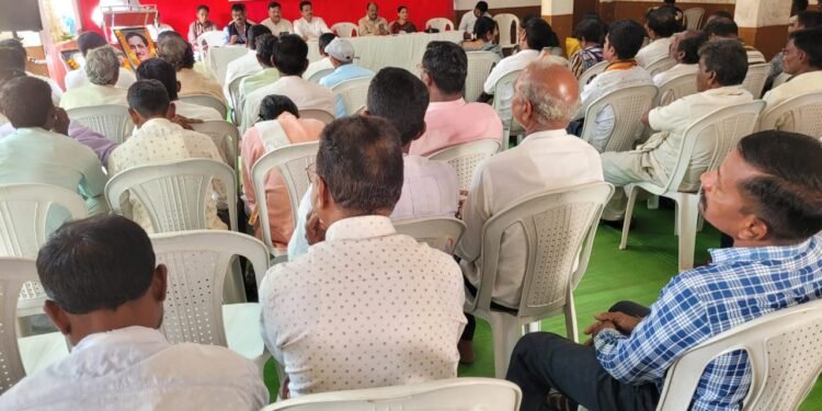 _भाजपच्या सदस्य नोंदणी मोहिमेला गती देण्यासाठी कार्यकर्त्यांनी जोमाने काम करावे – मा.खा.अशोकजी नेते_तालुका कार्यशाळेत मार्गदर्शन.