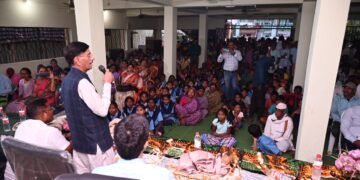 आकांक्षीत जिल्ह्यांच्या यादीतून बाहेर निघण्यासाठी एकत्रित प्रयत्नांची गरज*  –	*संरक्षण राज्यमंत्री संजय सेठ.