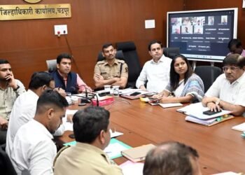 रस्ते अपघात टाळण्यासाठी प्रभावी अंमलबजावणी करा – जिल्हाधिकारी विनय गौडा.