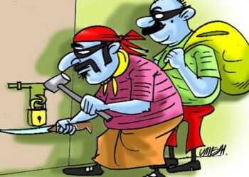 हिंगणघाट शहरातील यशवंत नगर मॉस्टर कॉलनी येथील घरात चोरी: ६३ हजार रुपये किमतीचे ऐवज चोरून नेले.