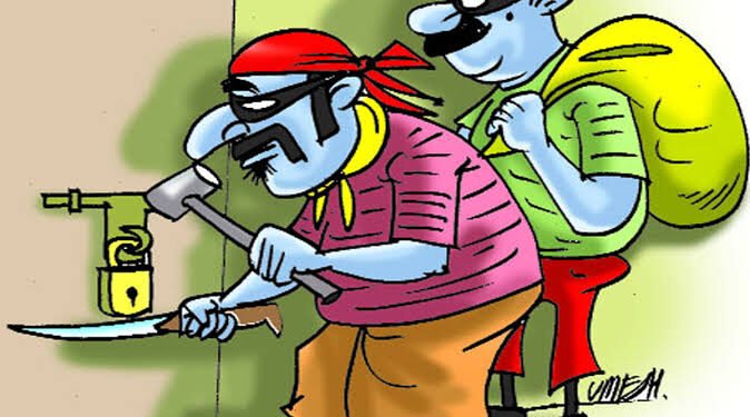 हिंगणघाट शहरातील यशवंत नगर मॉस्टर कॉलनी येथील घरात चोरी: ६३ हजार रुपये किमतीचे ऐवज चोरून नेले.