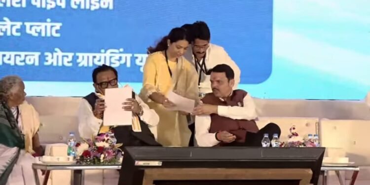 गोंडवाना विद्यापीठ च्या सिनेट सदस्या तनुश्रीताई धर्मरावबाबा आत्राम यांनी मुख्यमंत्र्यांना दिले विविध मागण्यांचे निवेदन.