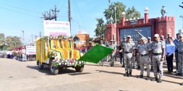 गडचिरोली पोलीस दलातर्फे रेझिंग डे निमीत्त करण्यात आले पथसंचलन.