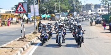 गडचिरोली पोलीस दलातर्फे रेझिंग डे निमीत्त करण्यात आले पथसंचलन.