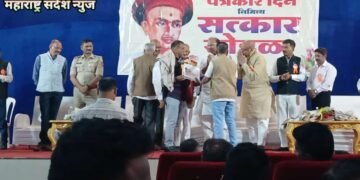 पत्रकार दिनानिमित्त वर्धा येथे हिंगणघाटचे पत्रकार रवि येणोरकर यांचा सत्कार.