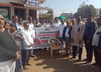 छत्तीसगड येथील पत्रकार मुकेश चंद्रकार यांच्या हत्येची चौकशी करून दोषीवर कडक कारवाई करावी जिल्हाधिकारी यांना निवेदन.