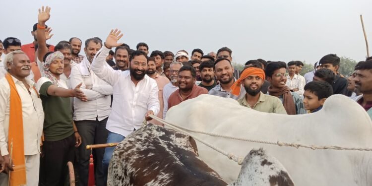 अल्लीपुर येथे शेतकरी शंकरपट, कृषी प्रदर्शनीला खासदार अमर काळे, प्रदेश सरचिटणीस अतुल वांदिले यांची भेट.