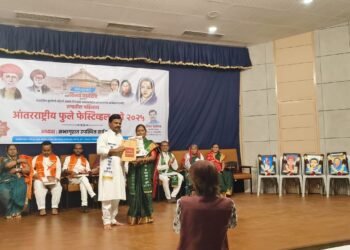 पुणे आंतरराष्ट्रीय फेस्टिव्हलमध्ये* *कवियत्री सौ.लता शिशुपाल शेंद्रे यांचा सन्मान.