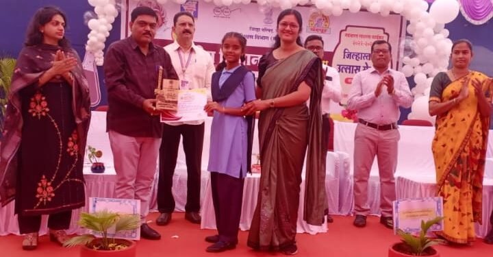 चंद्रपूर जिल्हा स्तरीय विज्ञान प्रदर्शनीत जिल्हा परिषद शाळा हरदोना (खुर्द) ची भारवी शास्त्रकार प्रथम.