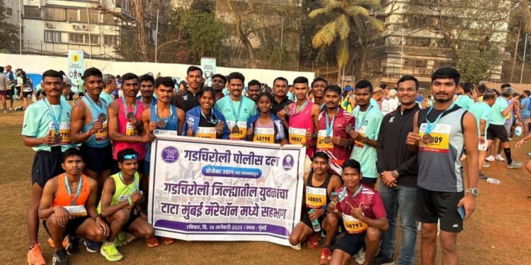 टाटा मुंबई मॅरेथॉन स्पर्धेमध्ये धावले गडचिरोलीचे युवक.