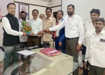 अकोला महानगर पालिका आयुक्त डॉ. सुनिल लहाने यांचा सत्कार, सामाजिक कार्यकर्ते उमेश इंगळे यांचा पुढाकार